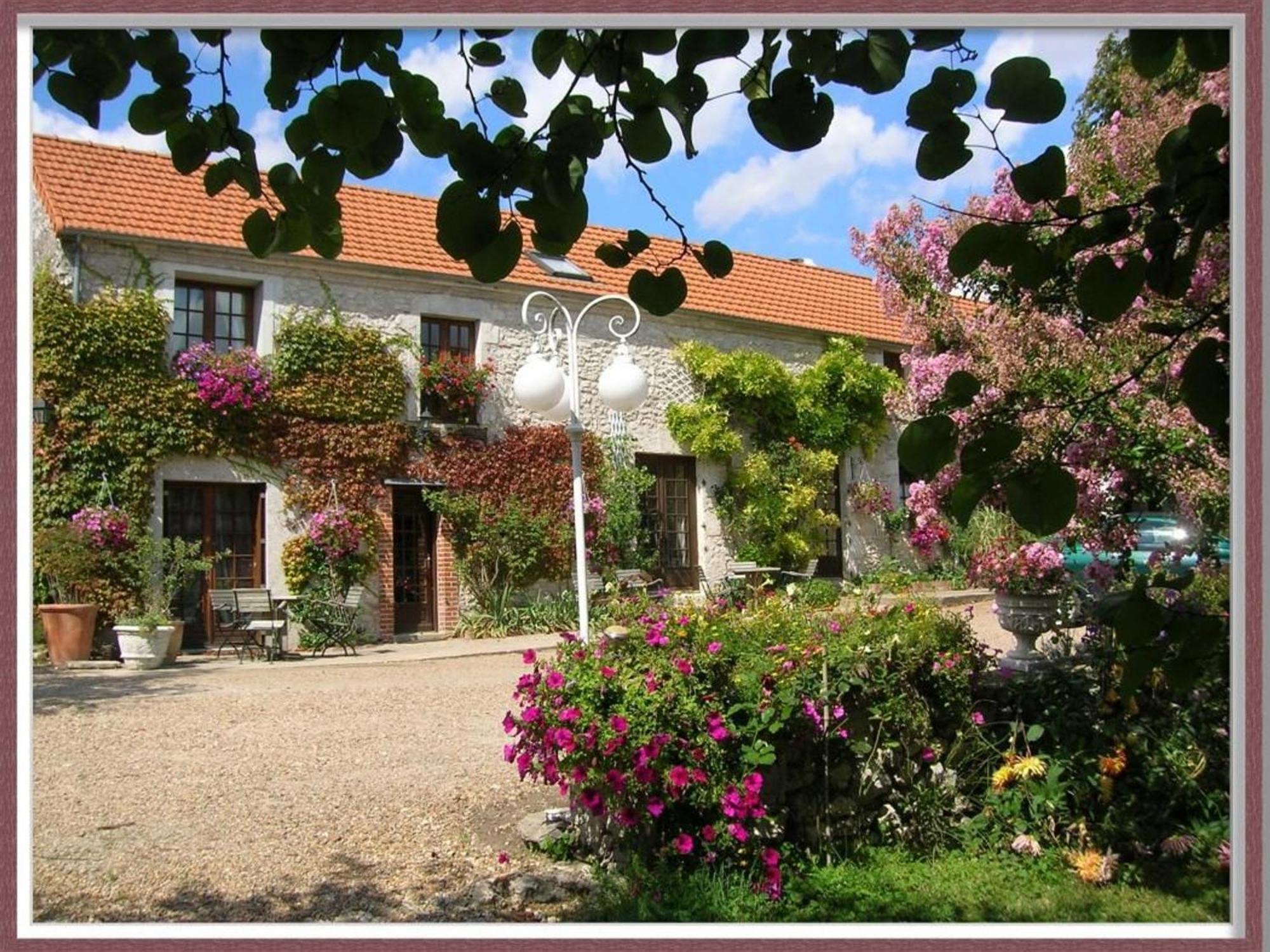 Charme Au Coeur Des Chateaux : Chambre D'Hotes Avec Wifi - Fr-1-590-329 Bed and Breakfast Tavers Eksteriør billede